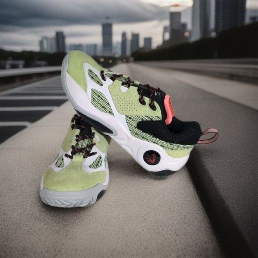 Shaq Raq Low Top Basketball Sneaker Men's Size 10 Butterfly Green Black AQ95009M